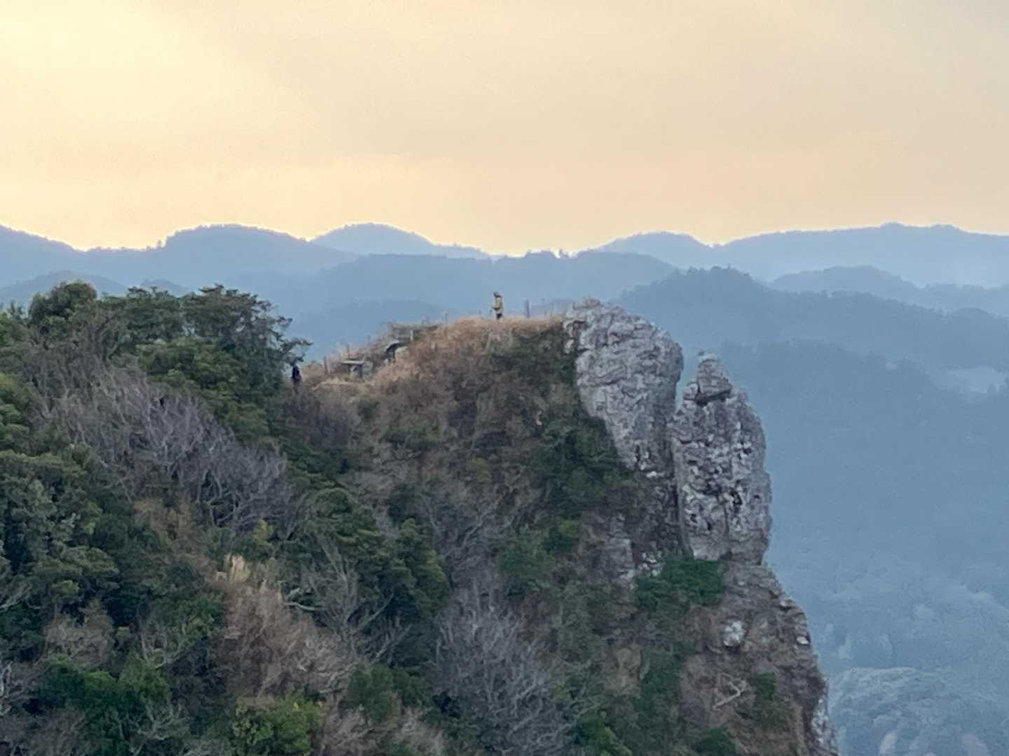北峰から見た南峰⛰️✨

下りは鎖場を通らず周回コースで🐾