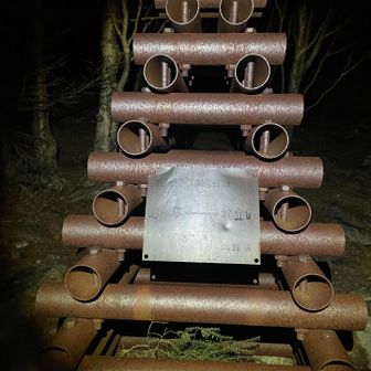 鳳凰山・地蔵岳・観音岳・薬師岳 ２つ目の拓けたところ。名もなきケルン。