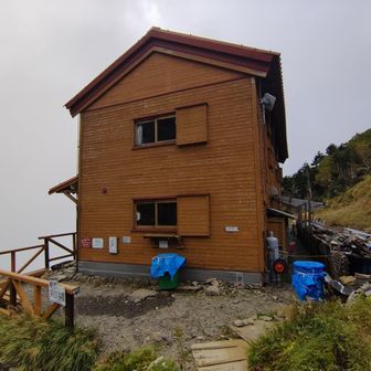 茶臼小屋