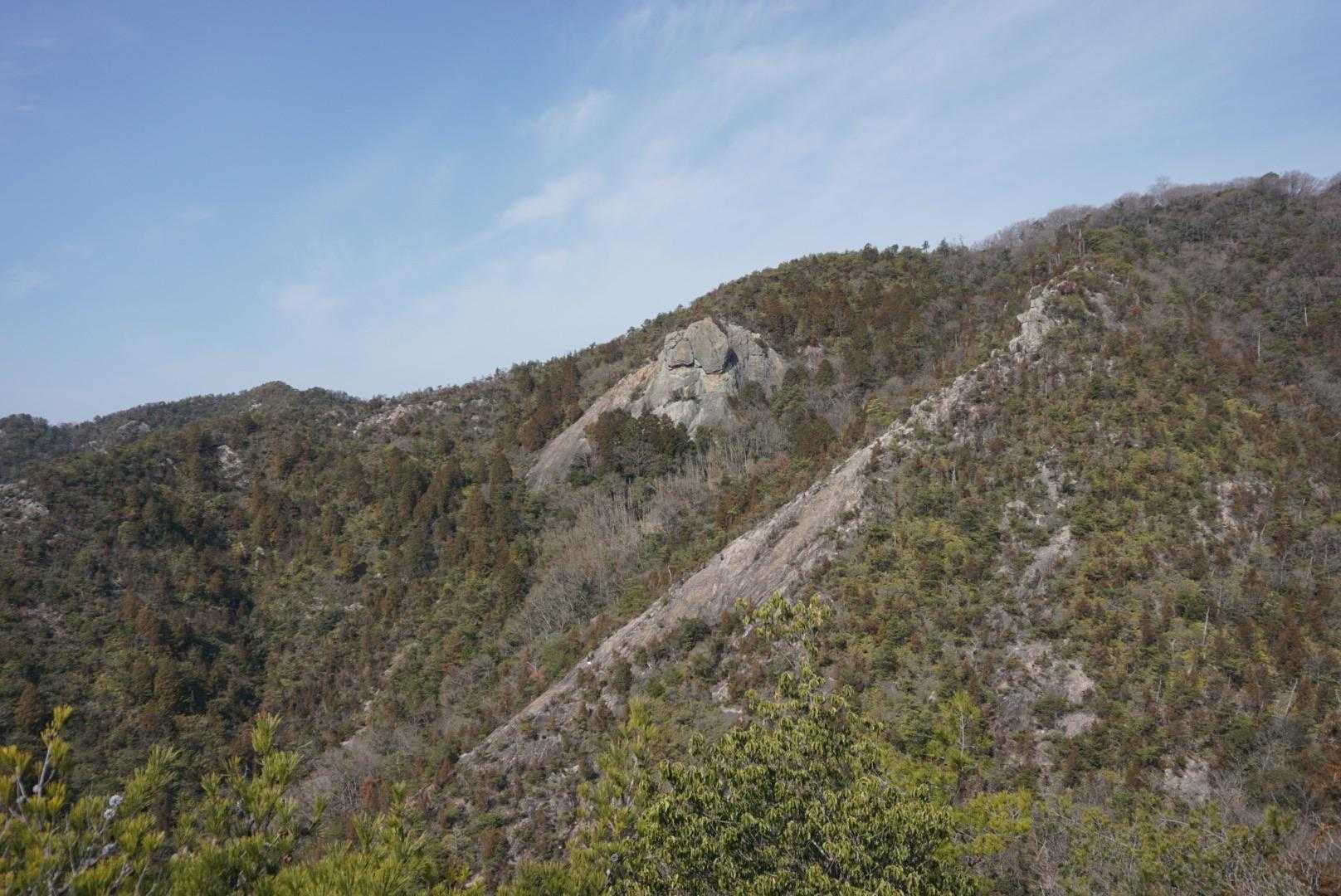 左手にはチンネスラブ