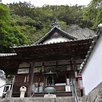 本堂でお参りし安全登山を御祈願