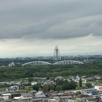 138タワー方面。何か前と違うなと思ったら、タワーの手前に新しい橋が見えます。5年前に通行止めになっていた橋が、架け替えられたみたいですね。