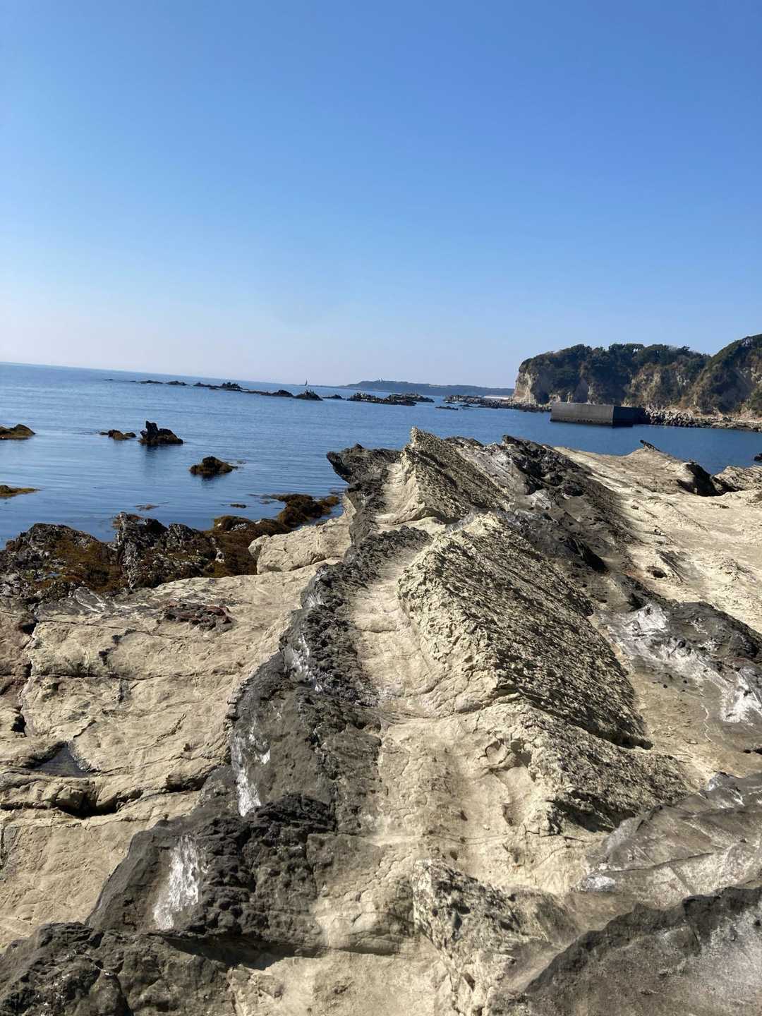 岩の上になんとなく道ができてる。ここを歩いてると、横の人から足が見えないので不思議な感じだったみたいです。
