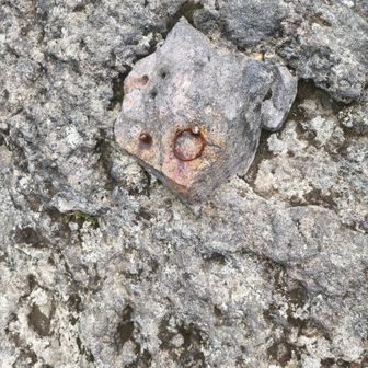 リングピンが山頂に打ってあるんだが、まさか終了点じゃないよね？