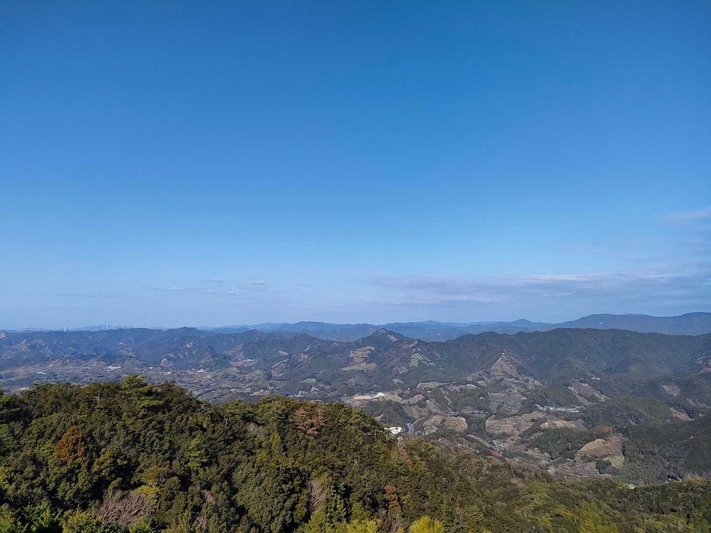 この後向かうひき岩群もここから見えます