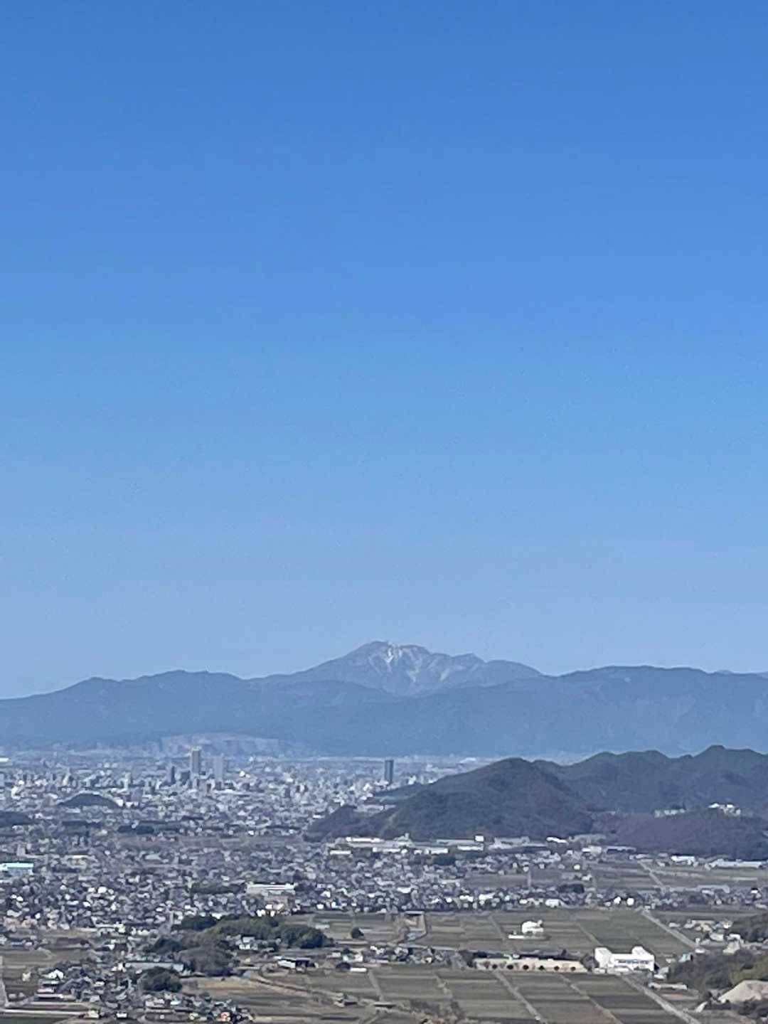 伊吹山もおぼろげ
