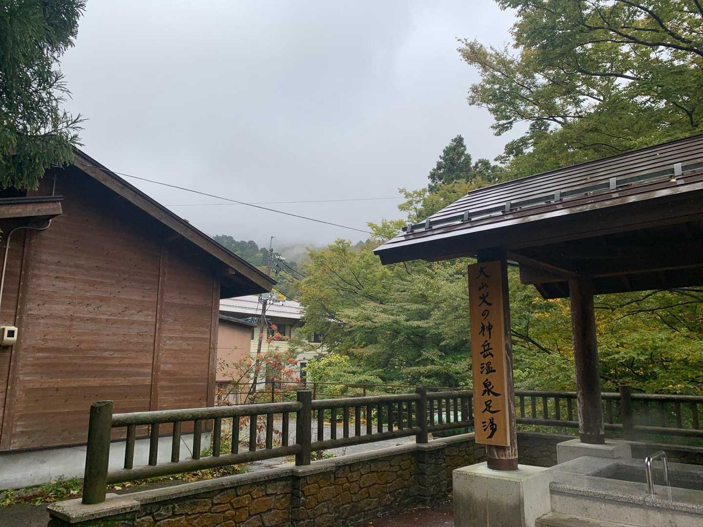 う〜ん…😖
山頂は 全く見えてないですねぇ〜

それでも登ります！