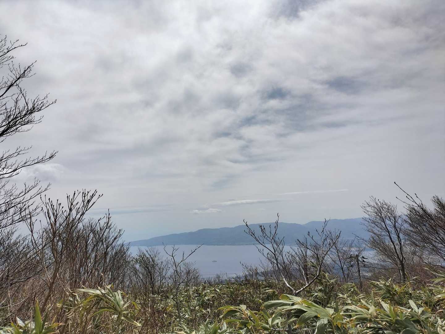 両津港方面の眺め。