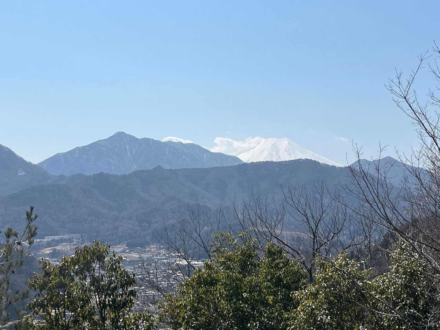 そして、富士山🗻
さっきより見える。
