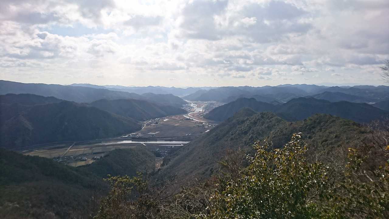 轟山から上郡の街並み
遠く瀬戸内海と家島群島、小豆島がよく見えました