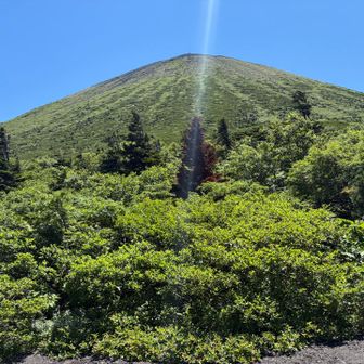 避難小屋からの山頂