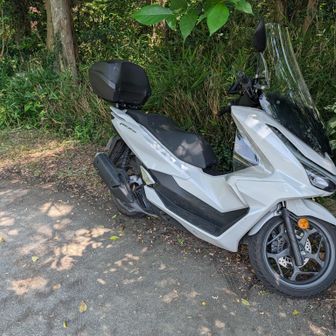 駐車場に戻りました
では、そそくさと帰ります
汗だくなので、電車だと銭湯♨️に入りたいですが、スクーターだと走ってる間に乾くので、楽ですね😆
