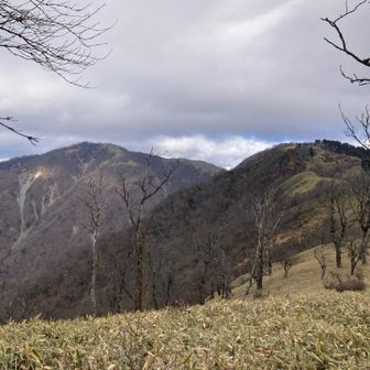 蛭　丹　コンビ
全く異なる山容で面白い