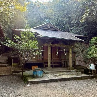金峰神社に一礼 ○┓ﾍﾟｺｯ