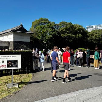 皇居東御苑入り口
荷物チェックの列が激並び💦😰