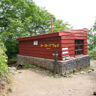 穴熊沢避難小屋