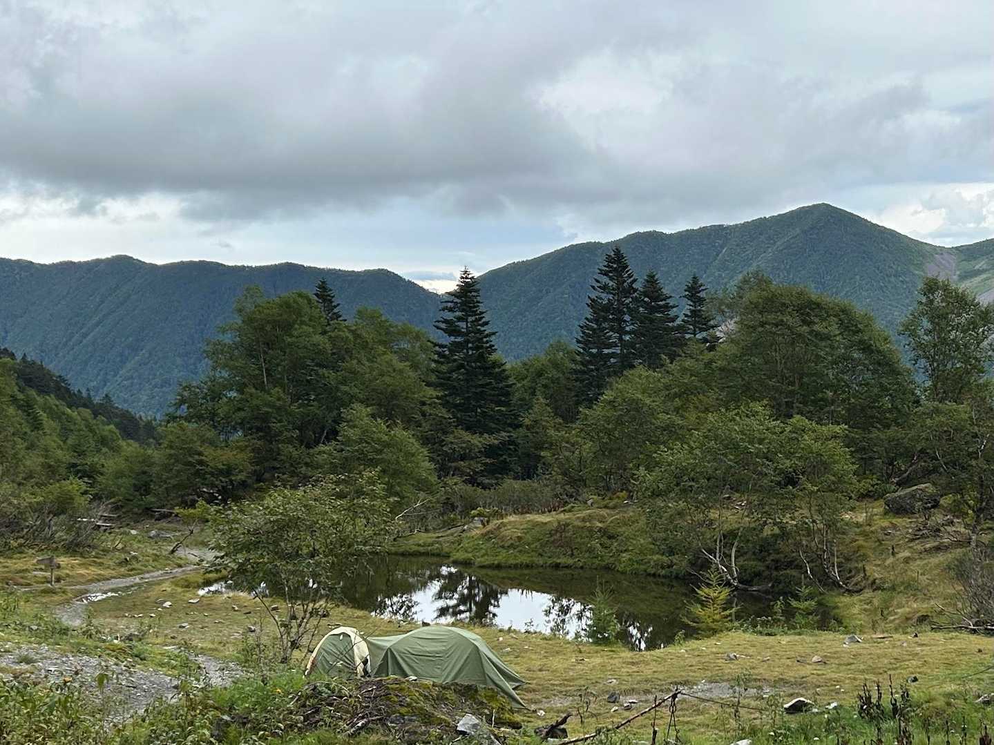 白根御池小屋キャンプ場⛺️
小屋の方に無事に小屋まで降りて来たことをご挨拶しました。
コイントイレを借りました。

コカコーラ購入❣️炭酸と糖分補給💪