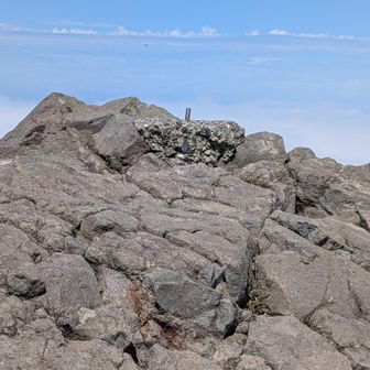 多分山頂？ボルトがあるから目印あったのかな…