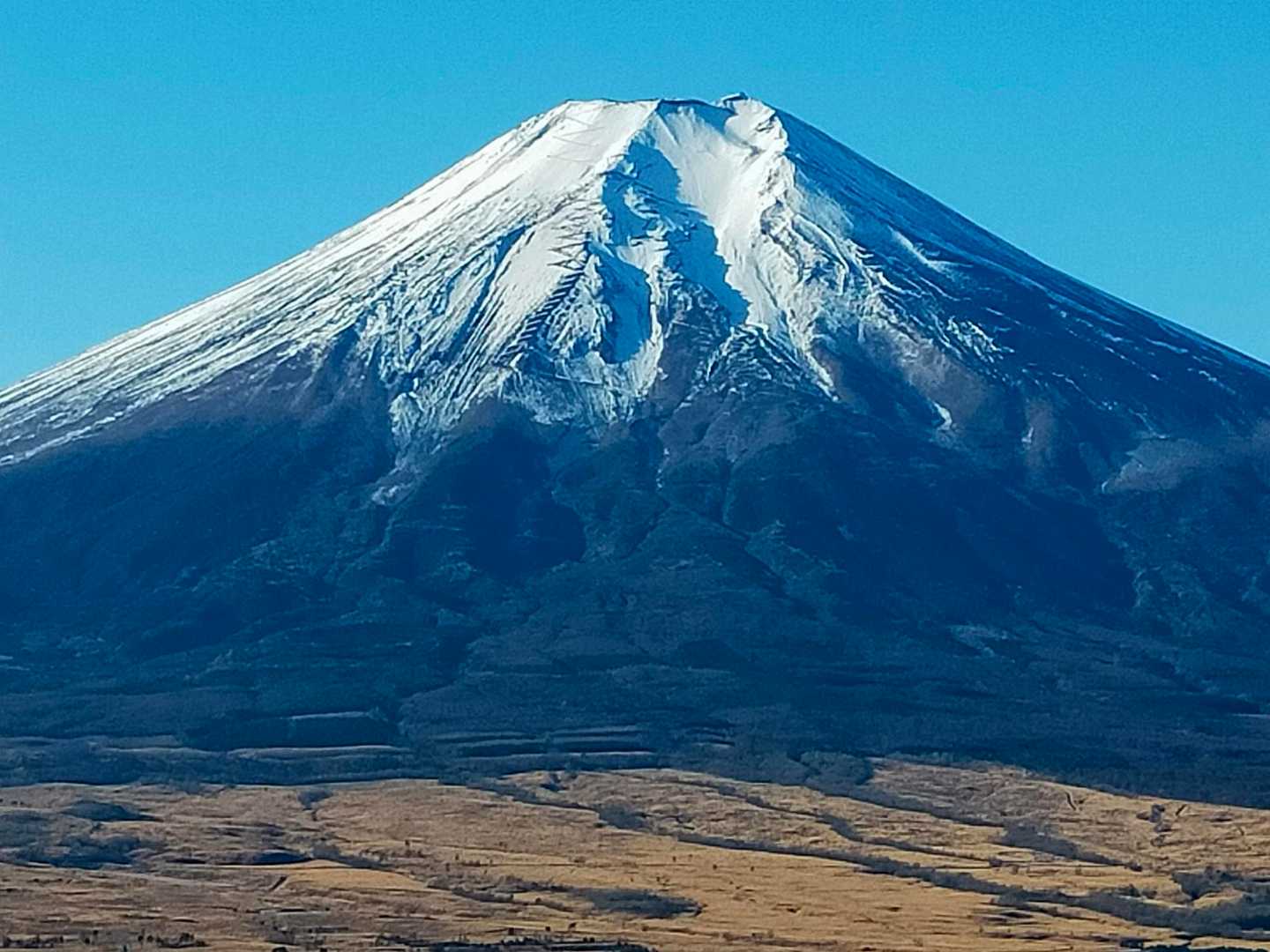 登山道のジグザグも見える😀