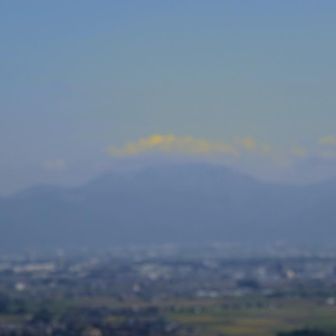別の場所から伊吹山が見えます