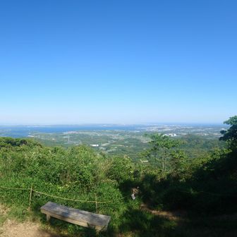 神石山からの見晴らし正面は浜名湖