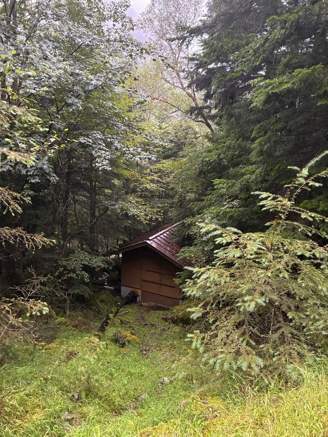 水力発電⚡️今日は雨で水量たっぷり！登山者の安全のため、快適のために、維持管理もしっかりとされています。素晴らしい取り組みです。