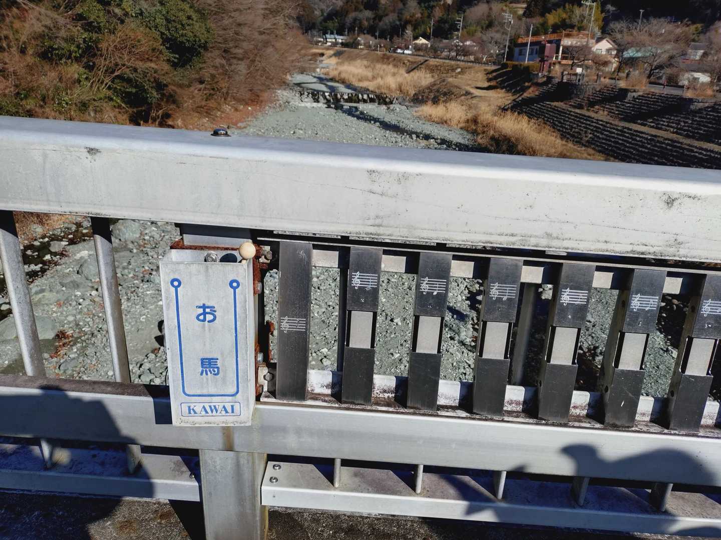 鉄琴になっていて、🎵おうまのおやこは…と演奏出来ます。