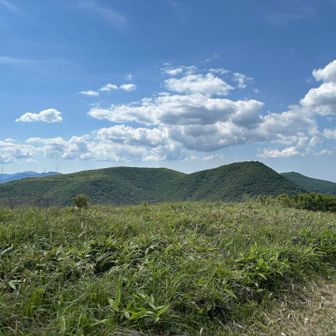 初めて見る左池ノ段、右立烏帽子山の絵。右肩に比婆山。