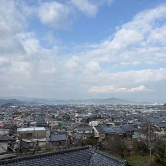 途中にあるベンチから
低いとはいえなかなか見晴らしがいいなー
(*´ω｀*)