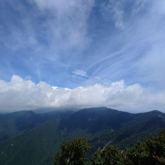 八経ヶ岳の方（いつかは登りたい）