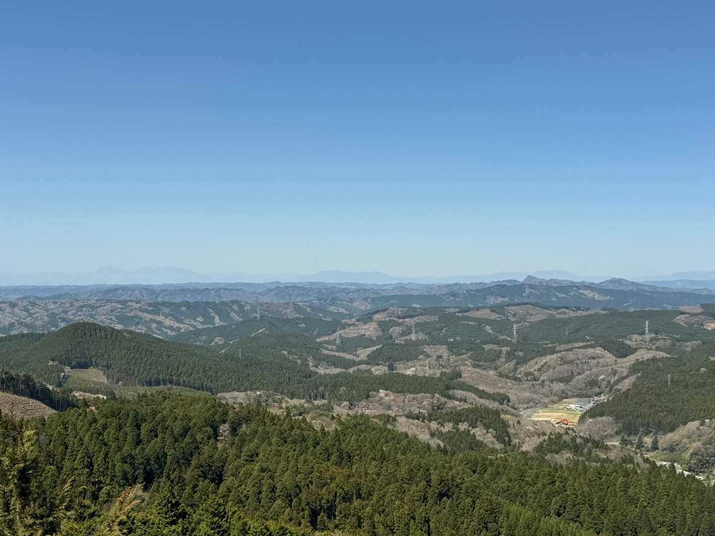 山頂ビュー
日光や那須連山が遠くに見える
