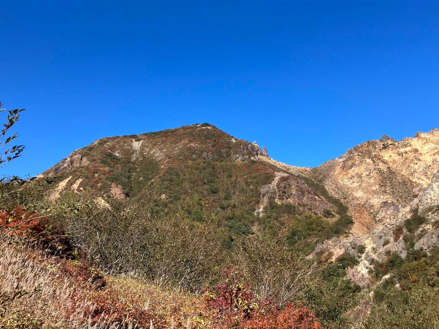 剣ヶ峰
南月山の帰りに寄りました〜その先の朝日岳は後20分で頂上という所で引き返さなくてはなりませんでした😅友達のと約束時間にまにあわなくなるので🫡
