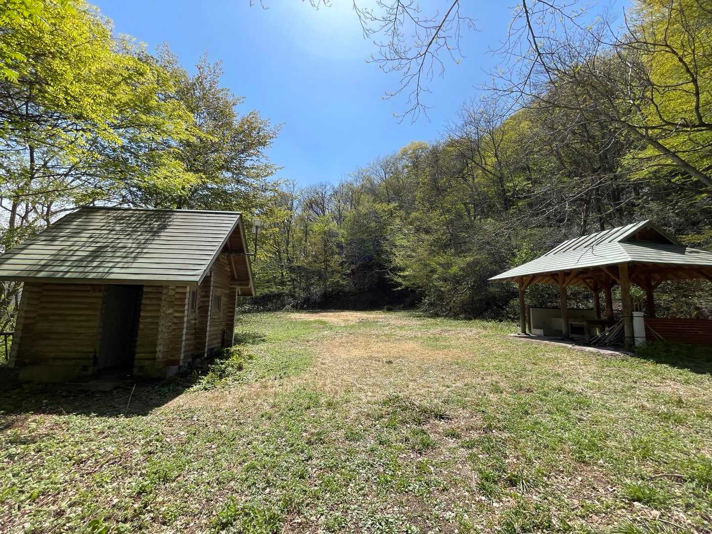 トイレと炊事棟があります。キャンプできそう⛺️