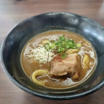 豚の角煮入りのカレーうどん