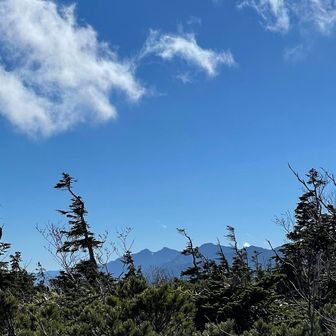鹿島槍ヶ岳がチラッと