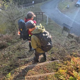 ここで兄貴が足取られて転けて2回転転がった🙈🙈
下山完了