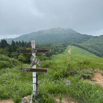 四方台、ここでお弁当広げているグループもおられ、賑やかでした。