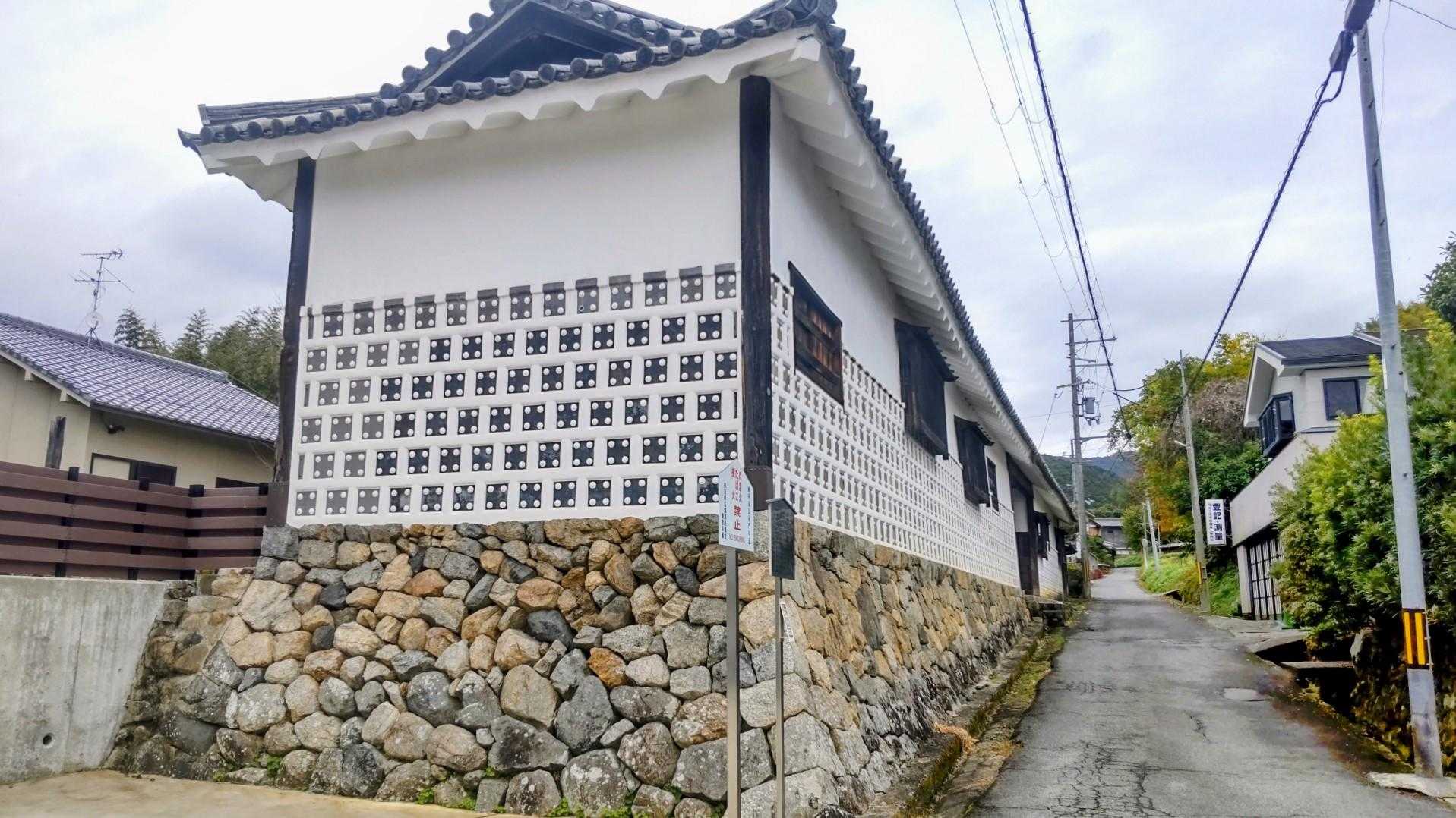 植村家長屋門
代々高取藩の筆頭家老が住んでいた屋敷
重厚ですね✨