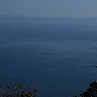 海に濃淡があって不思議な風景