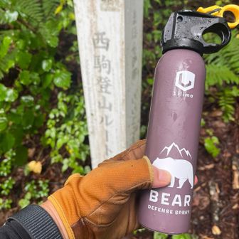 お守り代わりの熊スプレーです。使わずに無事下山。
