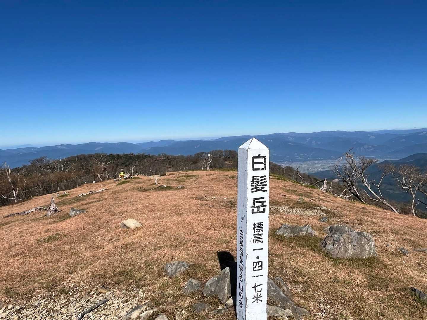 来た～🎵
前に来た時、次はグリーンの頃に来たいと思ったけど違った😅
でも山頂はめちゃめちゃ広くて気持ちいいです⤴️