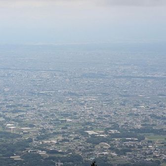 群馬県県庁薄っすらと見えました。