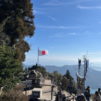 ここは有名な撮影スポット

写真撮影の列📸😓