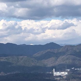 遠くには雪の深入山かな？