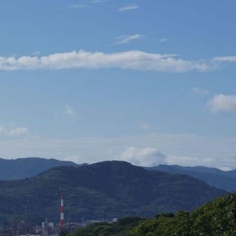 名草山、後方に長峰山脈