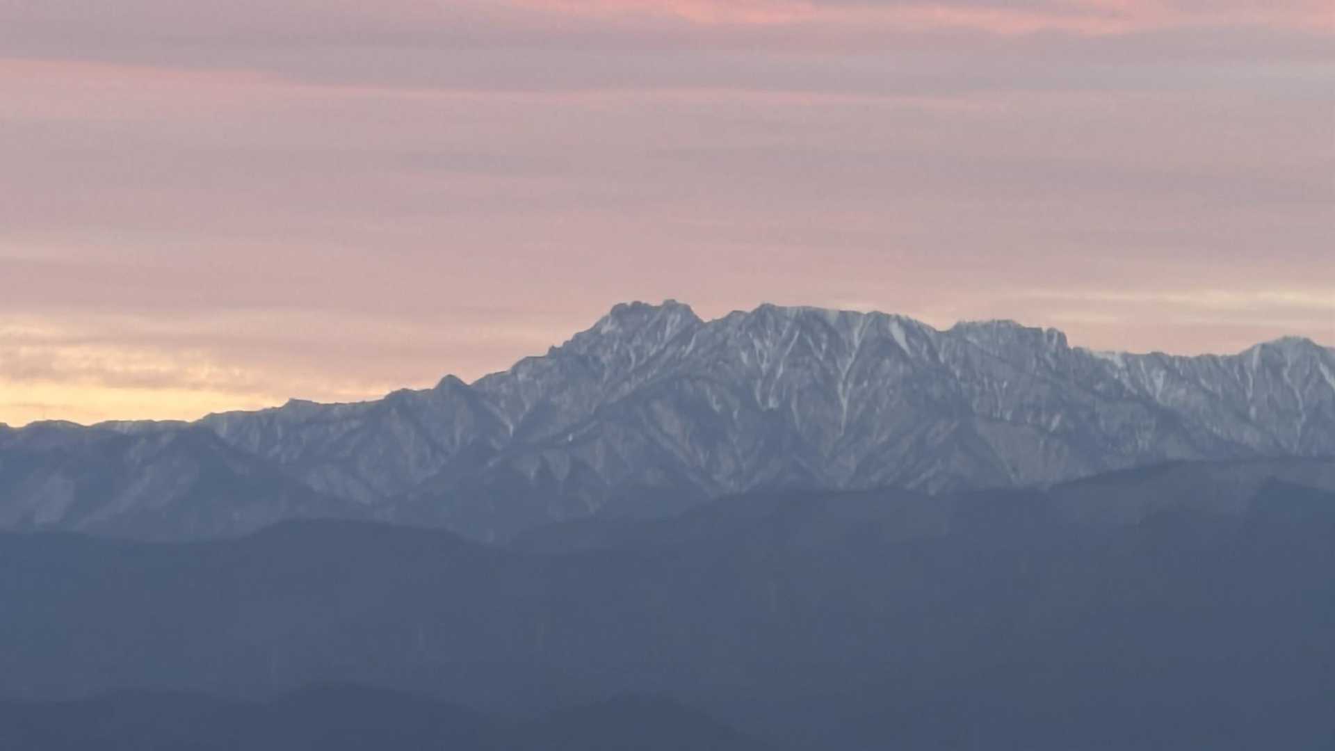 石鎚山もこっから見ると雪もだいぶ溶けたのかなあ？とか思いながら