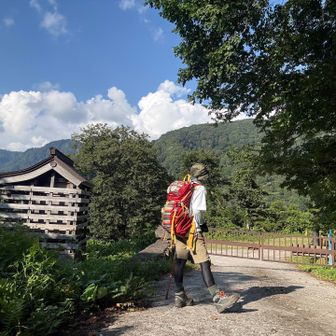 下山
途中、タッタタ〜と追い抜いて行かれた方は４時に登山開始して御前峰と室堂まで行って来られたとか😳
みなさんまだ下山してません。どこまで行ったのか？大汝峰？御前峰？
楽々新道は決して楽な登山道ではなかったけど次回はお泊まりで使いたい登山道でした。
これで白山への登山道はコンプリート出来ました。🙌バンザイ〜🙌