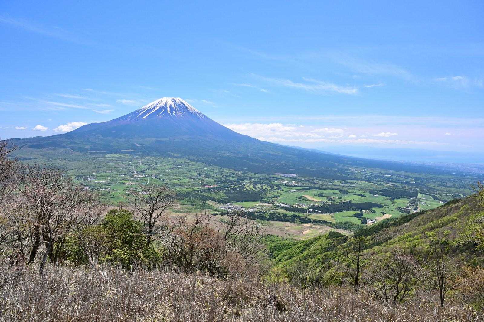 山頂からの下りも絶景が続く。
本当に飽きないこの眺め、最高！