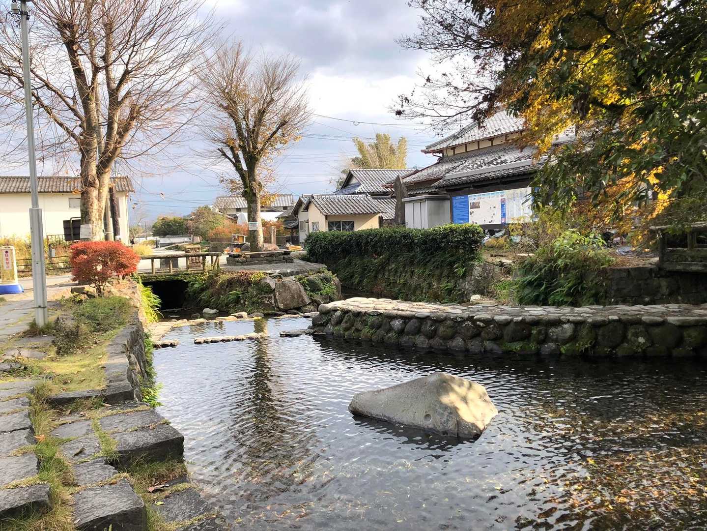 コンパクトですが雰囲気の良い所です
ベンチもありました