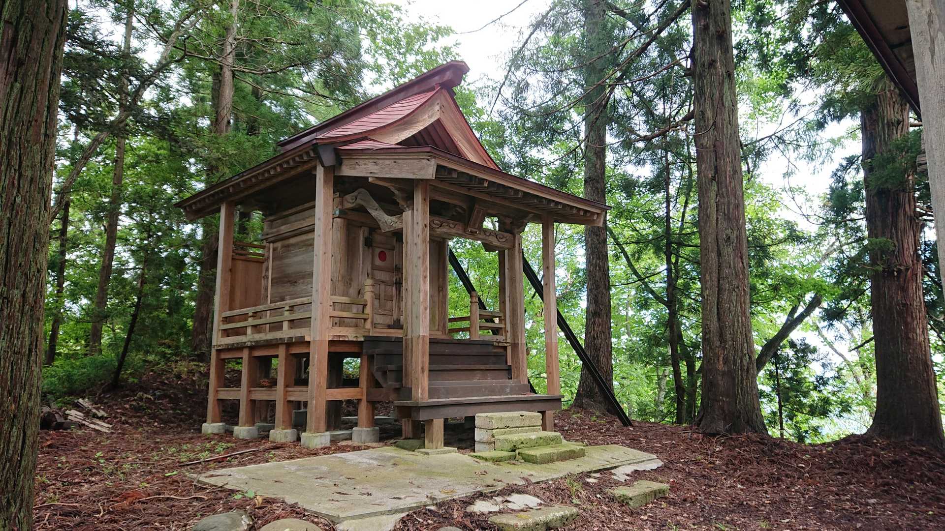 羽山神社の本殿